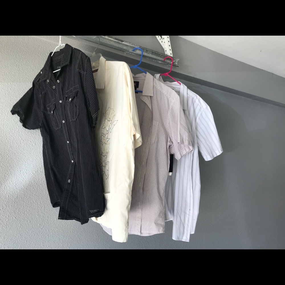 4 men’s shirtsleeve button ups